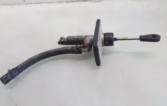 Hyundai i30 Clutch master cylinder