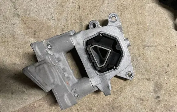 Opel Corsa F Engine mount bracket 9826533880 9826364780