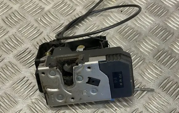 Opel Vivaro Front door lock 91166227 8200008248