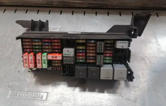 Mercedes-Benz ML W164 Fuse module A1645402372