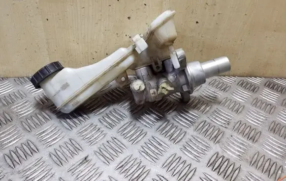 Master brake cylinder