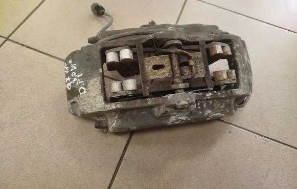 Front brake caliper