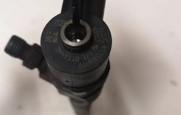 Opel Insignia A Fuel injector 0445110327