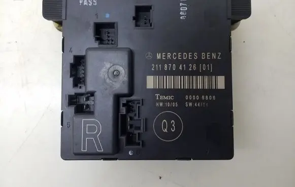 Mercedes-Benz E W211 Door control unit/module A2118704126