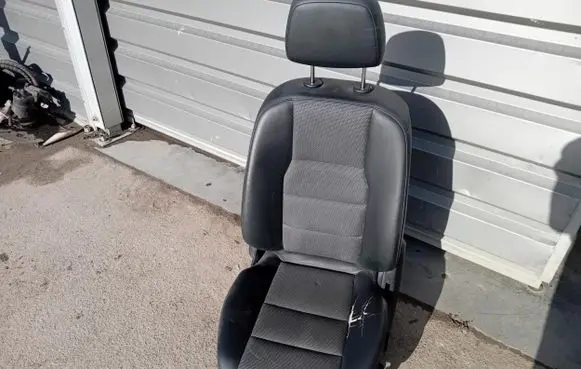 Mercedes-Benz C W204 Front driver seat 