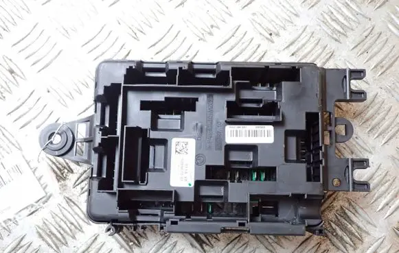 BMW 1 F20 F21 Fuse module 9389070