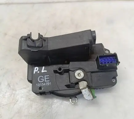 Opel Corsa C Front door lock 13154791