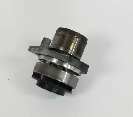 Volkswagen Golf VII Water pump 04L121011