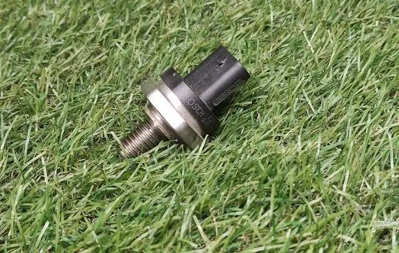 BMW 3 F30 F35 F31 Oil pressure sensor 8614494 0261230403