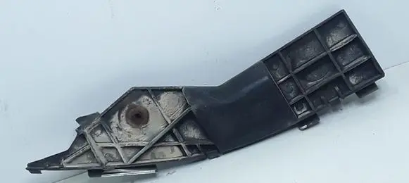 Toyota Avensis Verso Rear bumper mounting bracket 870N