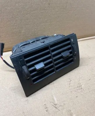BMW 5 E39 Rear air vent grill 8376150 37620