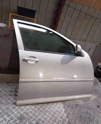 Volkswagen Golf IV Front door