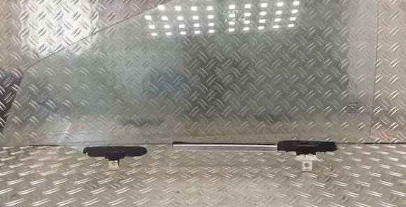 Toyota Corolla E120 E130 Front door window glass four-door 43R007951