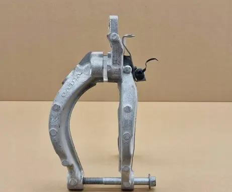 Volvo S60 Lower shock absorber bracket 31476123