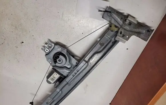 Peugeot 308 Front door window regulator with motor 9681181980