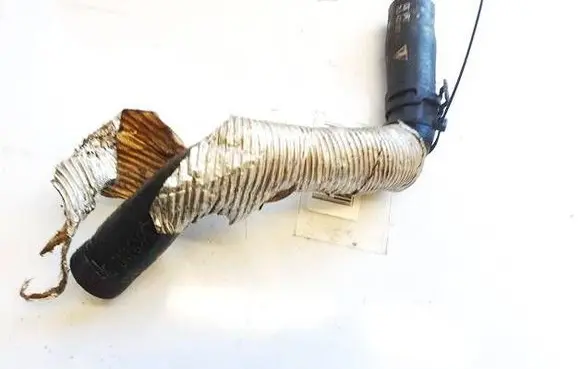 Engine coolant pipe/hose