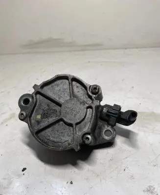 Mazda 3 I Vacuum pump D1561D