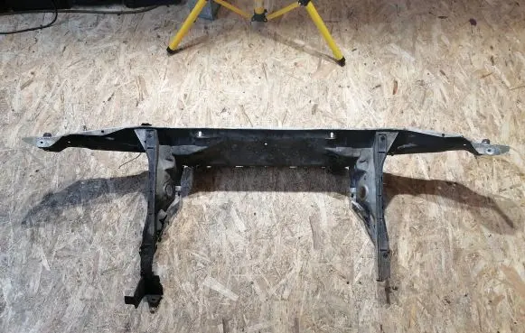 BMW 5 E34 Radiator support slam panel