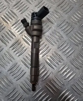 BMW 5 F10 F11 Fuel injector 7810702 0445110476