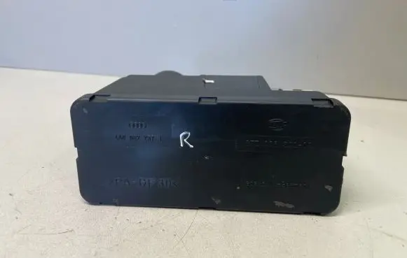 Audi A4 S4 B5 8D Central locking vacuum pump 4A0862257J