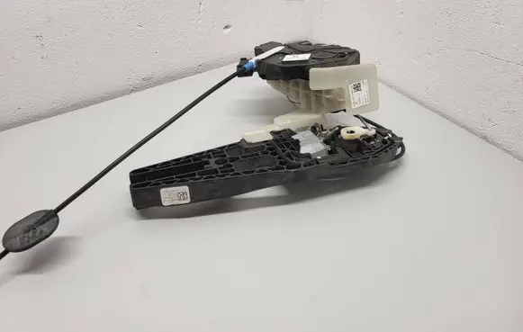Ford Mustang VI Front door lock BF6AF21813BF C37640103