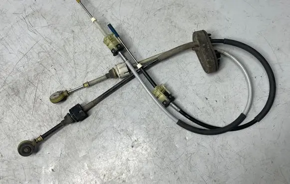 Opel Insignia A Gear shift cable linkage 55583306