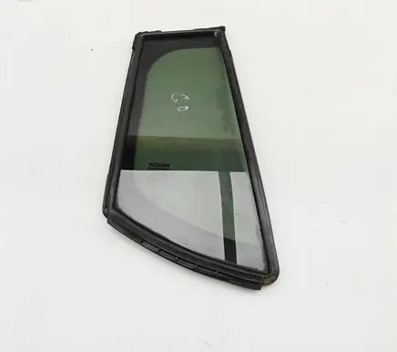 Nissan Leaf II (ZE1) Rear side window 822725SL0A