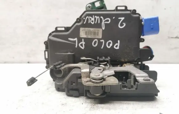 Volkswagen Polo Front door lock 