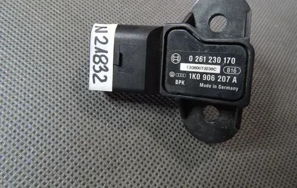 Volkswagen Scirocco Air pressure sensor 1K0906207A