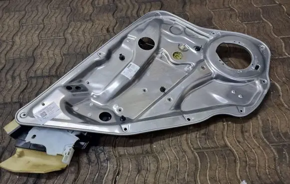 Mercedes-Benz E W212 Rear window lifting mechanism without motor A2125407205 A2128200102 A2128201402