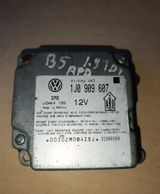 Volkswagen PASSAT B5 Airbag control unit/module 1J0909607 32980309 5WK4199