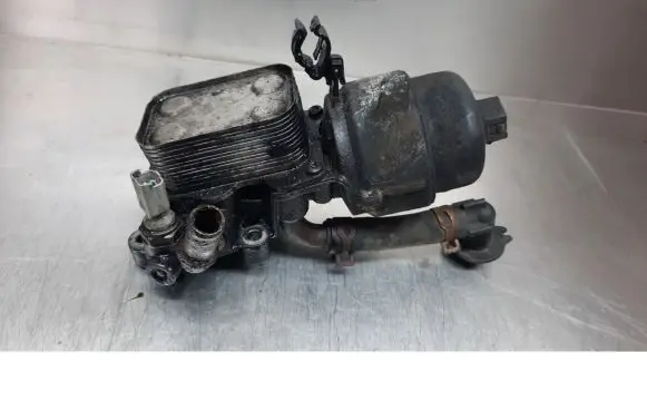 Volvo V50 Oil filter cover 
