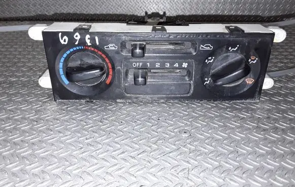 Subaru Forester SF Climate control unit