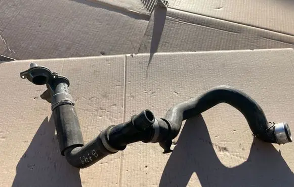 Engine coolant pipe/hose