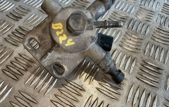 Hyundai Santa Fe Fuel filter bracket/mount holder 7C19