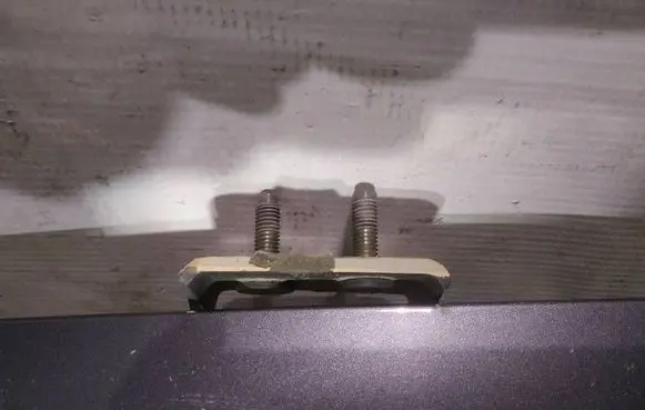 Tailgate/trunk/boot hinge