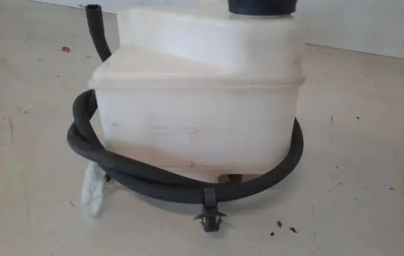 Hyundai ix20 Coolant expansion tank/reservoir 25430-1P000