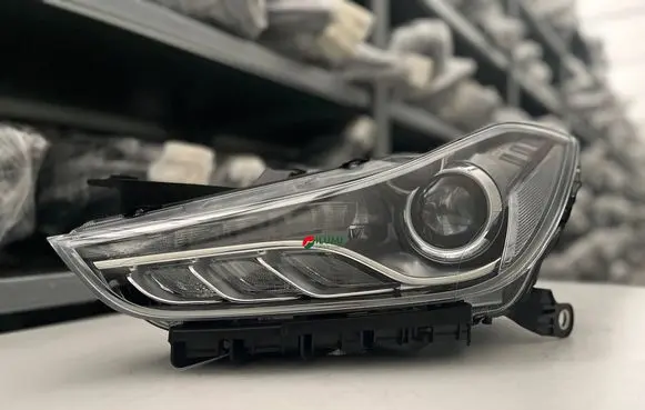 Maserati Ghibli Headlight/headlamp 670106269