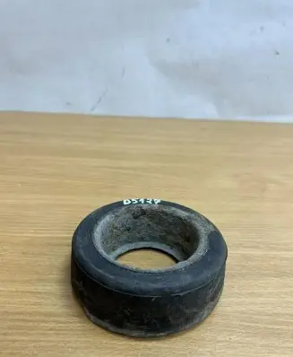 Mercedes-Benz E W210 Front coil spring rubber mount A2103210584 D5127