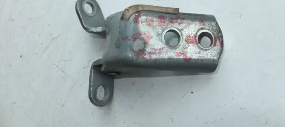Toyota Avensis T250 Front door upper hinge