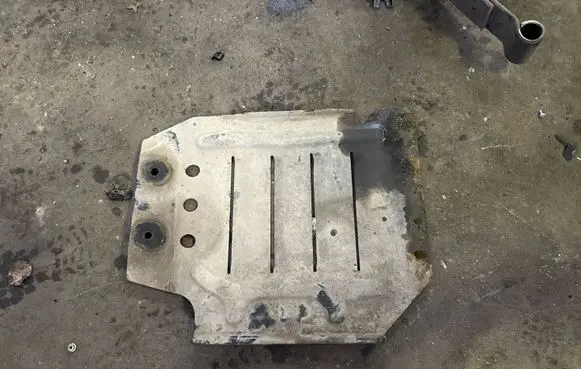 Ford Ranger IV Center/middle under tray cover 