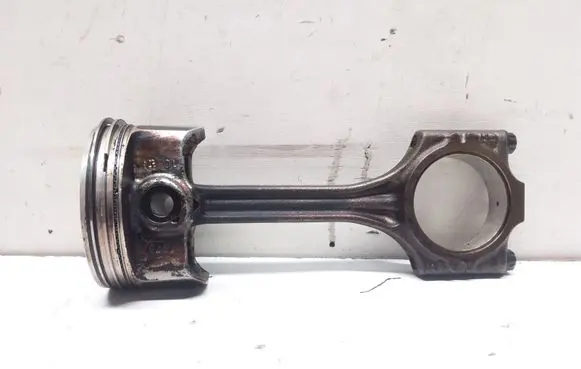 Volkswagen Polo V 6R Piston with connecting rod 