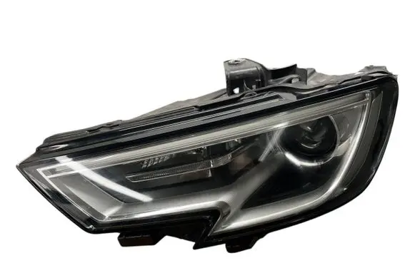 Audi A3 S3 8V Headlight/headlamp 8V0941005E