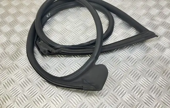 Audi A5 Sportback 8TA Front door rubber seal 8T8831707C
