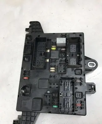 Opel Zafira C Fuse module