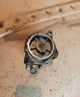 BMW 5 E39 Vacuum pump 2249939