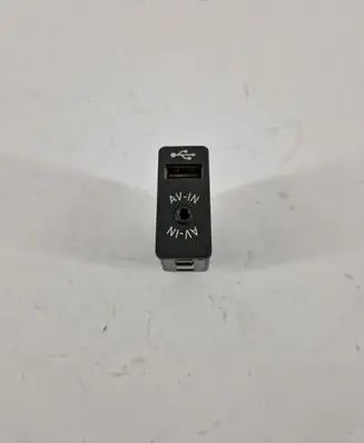 Mini Cooper Countryman R60 AUX in-socket connector 84109264966