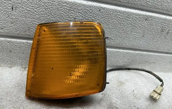Volkswagen PASSAT B4 Front indicator light 357953049