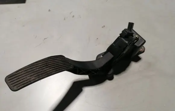 Chrysler 300 - 300C Accelerator throttle pedal 04861714AA