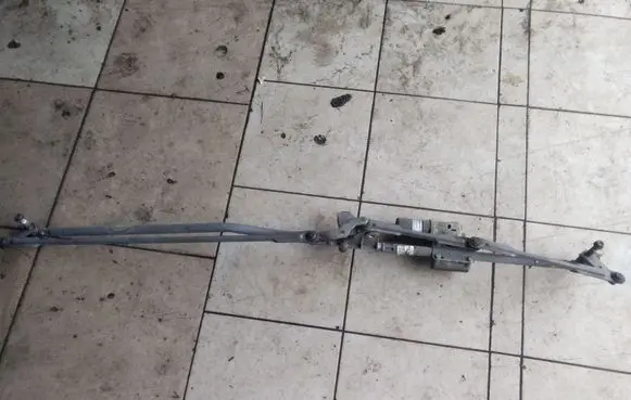 Front wiper linkage